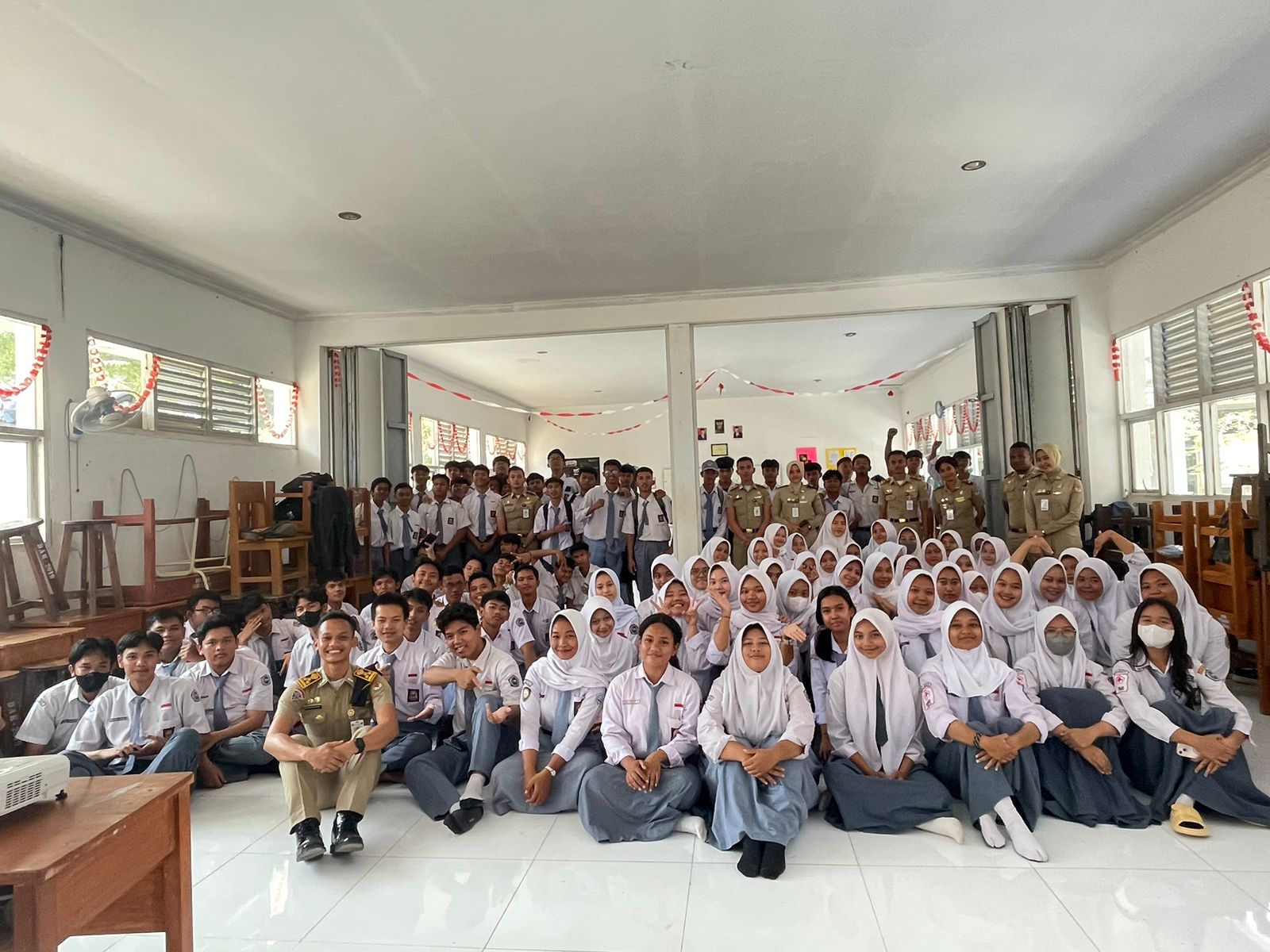 Praja IPDN MENYERBU SMA N Babakancikao Dalam Rangka Sosialisasi Pengenalan IPDN